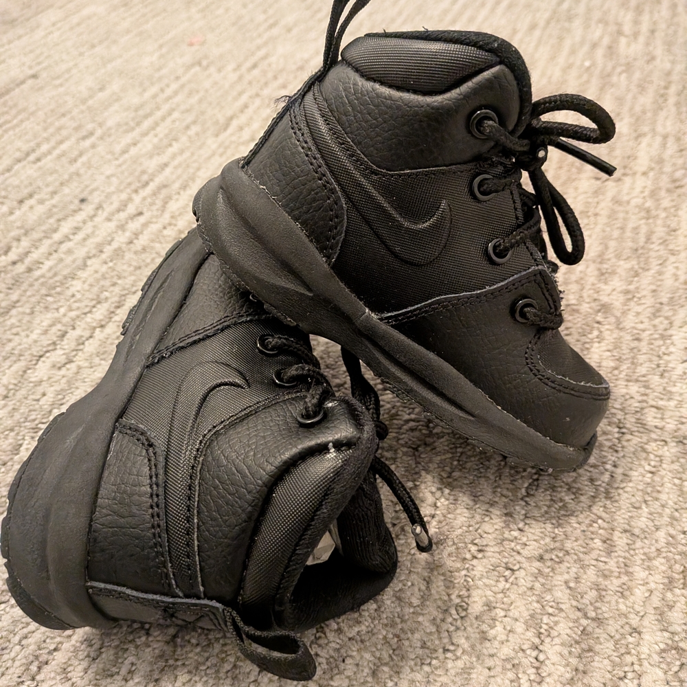 Nike Kids All-Black Sneakers ACG Size 6